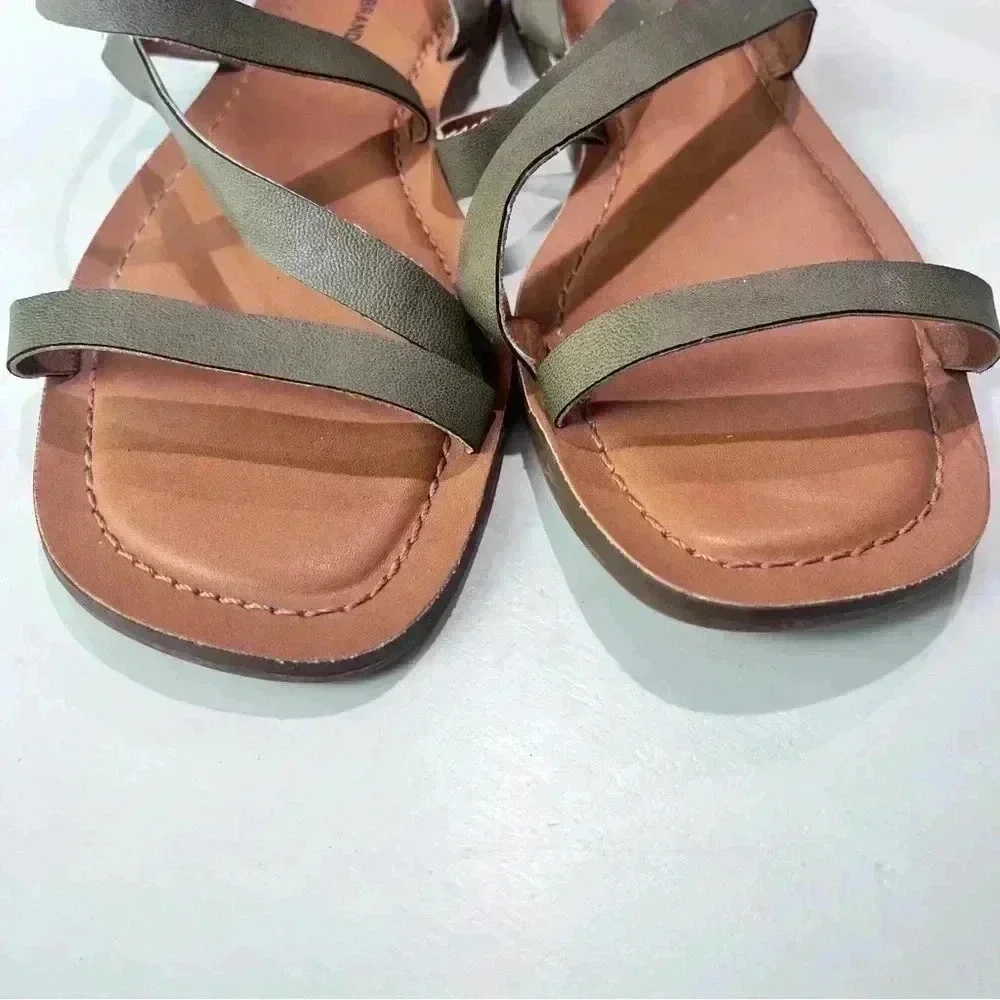 lucky brand sandals Balexia Strappy Side Buckle Flat Embossed Leather  Women 8.5